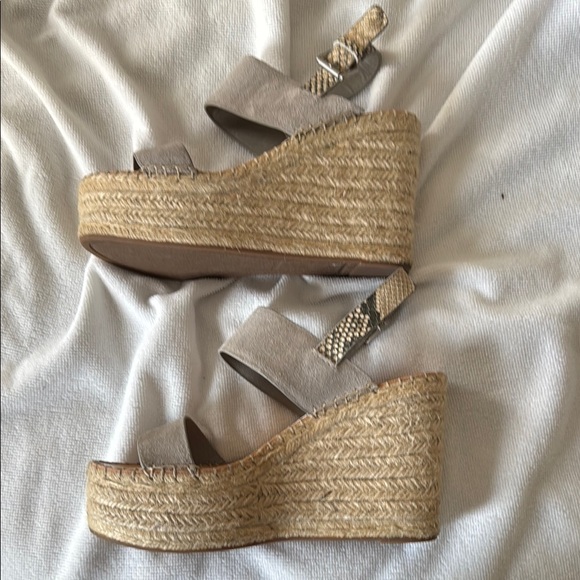 Dolce Vita Gray Wedge Sandals (size 7) - Picture 6 of 7